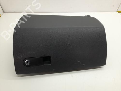 Guantera Guantera VW TRANSPORTER T5 Bus (7HB, 7HJ, 7EB, 7EJ) 1.9 TDI (102 hp) 34434821 34434821