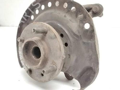 Used Left front steering knuckle NISSAN BLUEBIRD (T72 , T12, U12) [1985-1990]  11947471