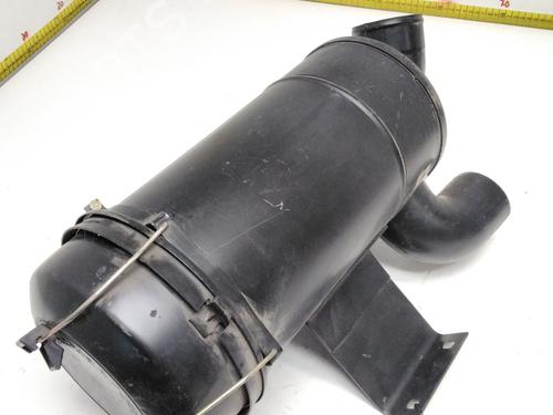 Used Air filter box NISSAN PATROL III/1 Station Wagon (W160) [1979-1989]  16291195