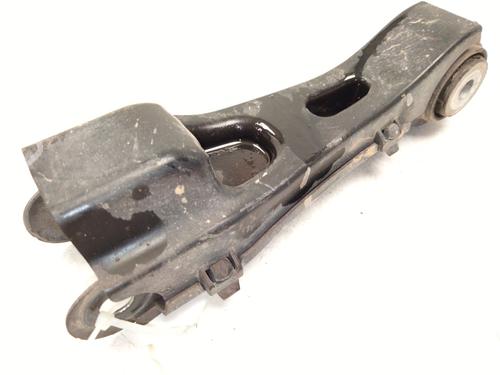 Venstre bagtil bærearm MERCEDES-BENZ GLA (H247) GLA 200 (247.787) (163 hp) 30081426