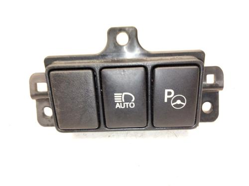 switch-toyota-c-hr-_x1_-2016-33931268 main image