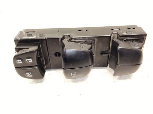 Used Left front window switch NISSAN JUKE (F15) 1.5 dCi (110 hp) 24738690