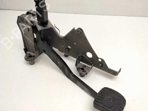 Used Break pedal NISSAN MICRA III (K12) 1.4 16V (88 hp) 12124482