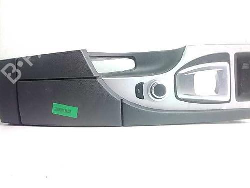 Armrest / Center console BMW 5 Touring (E61) 525 d (197 hp) 7060013