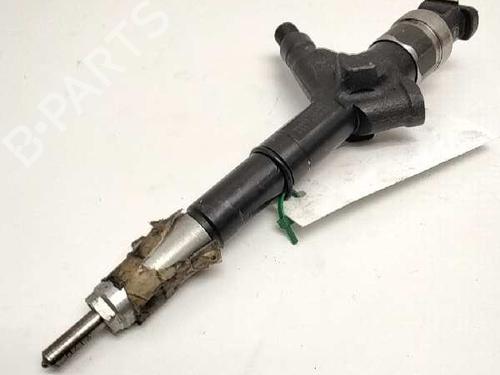 Used Injector NISSAN ALMERA TINO (V10) 2.2 dCi (115 hp) 12124703