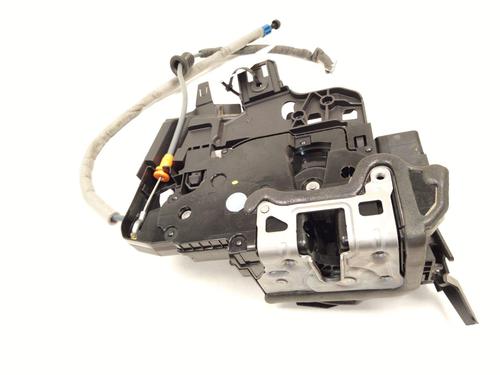 front-right-lock-mercedes-benz-b-class-sports-tourer-w247-2018-25470621 main image