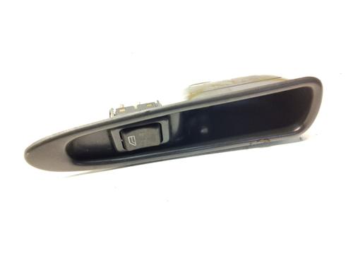 Interrupteur de vitre avant droite VOLVO S40 I (644) 1.8 i (125 hp) 16139307