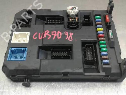 Used Fuse box Fuse box 4389573 4389573