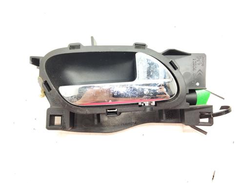 Used Front right interior door handle PEUGEOT 407 (6D_) 2.0 HDi 135 (6DRHRH, 6DRHRE, 6DRHRG, 6DRHRJ) (136 hp) 17238432