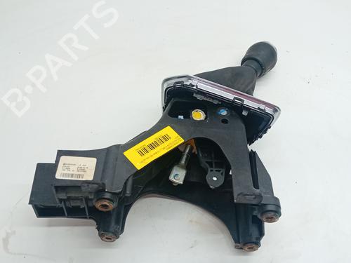 Used Gear lever RENAULT CLIO V (B7_) 1.5 Blue dCi 100 (B7AD) (101 hp) 26904007