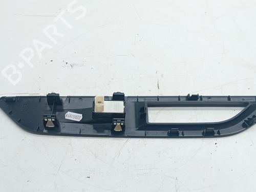 Right front window switch PEUGEOT 3008 II SUV (MC_, MR_, MJ_, M4_) 1.5 BlueHDi 130 | BP28569674I26 