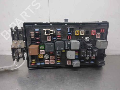 Used Fuse box Fuse box 9115331 9115331