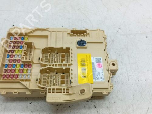 Used Fuse box Fuse box 26663128 26663128