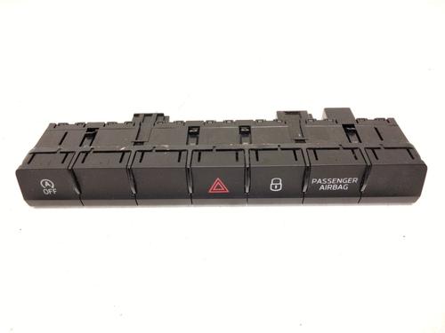 Used Warning switch SKODA KAROQ (NU7, ND7) 1.5 TSI (150 hp) 30489929
