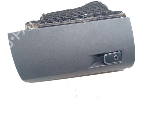 Used Glove box BMW 3 Touring (F31) 318 d (143 hp) 22720646