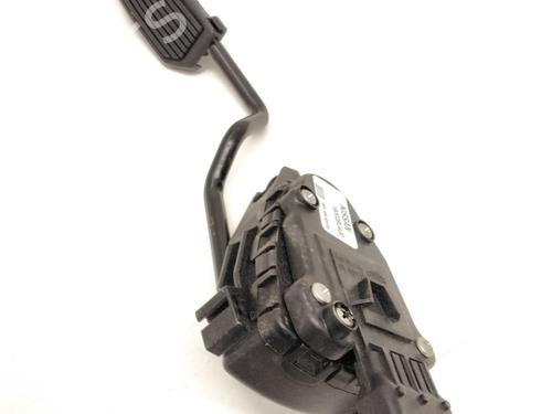Used Pedal NISSAN ALMERA TINO (V10) 1.8 (114 hp) 18407565