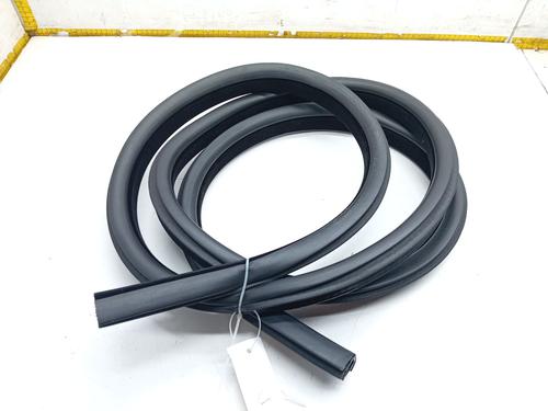 Used Rubber door seal LAND ROVER RANGE ROVER VELAR (L560) 2.0 D240 SD4 4x4 (241 hp) 28018873