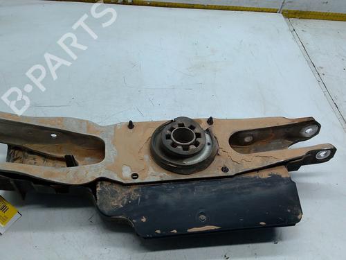 Venstre bagtil bærearm MERCEDES-BENZ GLA (H247) GLA 200 (247.787) (163 hp) 30078491