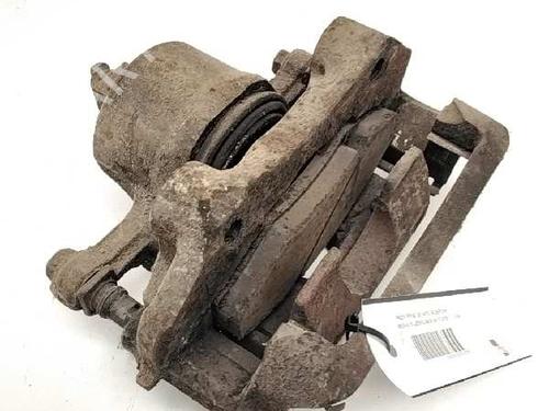 Used Right front brake caliper NISSAN BLUEBIRD (T72 , T12, U12) [1985-1990]  11947527