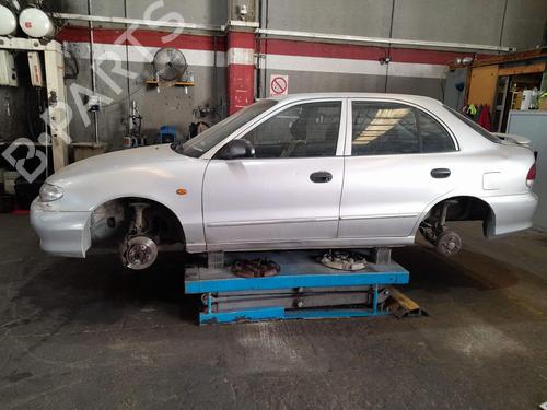 Used Parts HYUNDAI ACCENT I (X-3) 1.5 i 12V 4952318