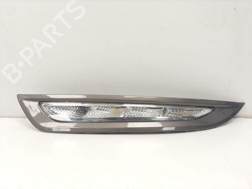 Used Left daytime light Left daytime light 37442117 37442117