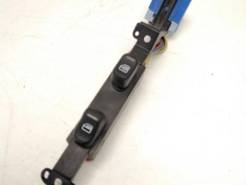 Used Left rear window switch NISSAN TERRANO I (WD21) 2.4 i 4WD (103 hp) 25226604