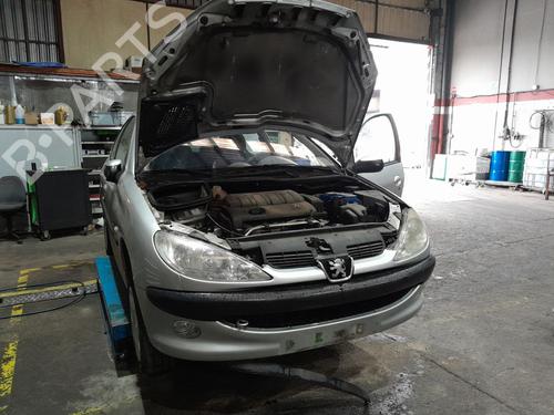 Pièces Détachées Usagées PEUGEOT 206 Hatchback (2A/C) 1.4 16V (88 hp) 4411394