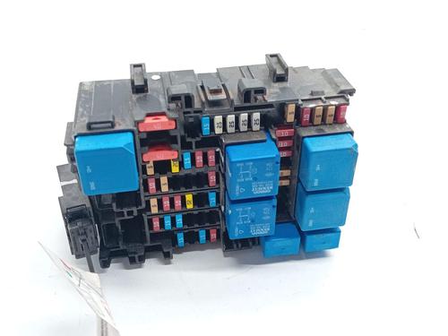 Used Fuse box Fuse box 27922133 27922133