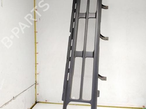 Used Grille NISSAN TERRANO I (WD21) 2.4 i 4WD (103 hp) 25226554