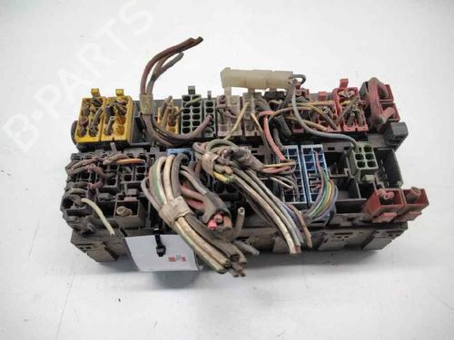 Used Fuse box VW PASSAT B2 (32B) [1979-1989]  10079950