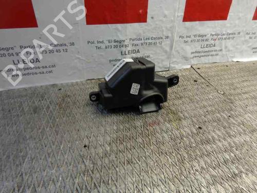 Used Fuse box VW GOLF V (1K1) 1.9 TDI (105 hp) 1076815
