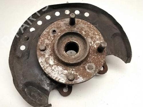 Used Right front steering knuckle NISSAN BLUEBIRD (T72 , T12, U12) [1985-1990]  11947472