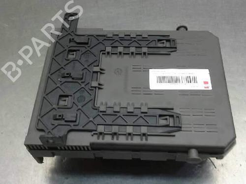Used Fuse box Fuse box 2006991 2006991