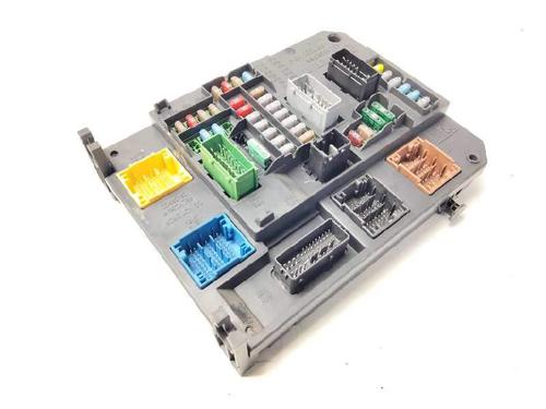 Used Fuse box Fuse box 15844586 15844586