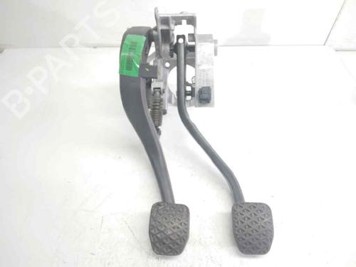 Koppelingspedaal BMW 1 (E81) 118 d (143 hp) 17058875