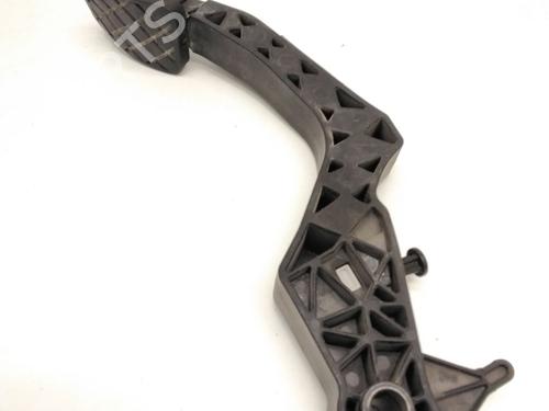 Used Clutch pedal VW PASSAT B6 (3C2) 1.9 TDI (105 hp) 22737717