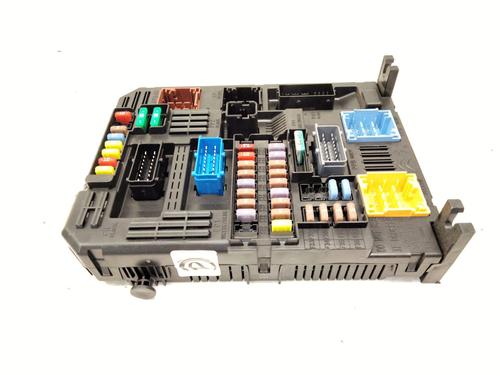 Used Fuse box Fuse box 22932144 22932144
