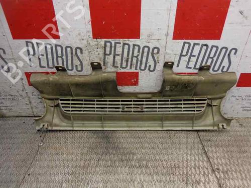 Used Grille HYUNDAI SONATA II (Y-2) 2.0 i 16V (130 hp) 1359546