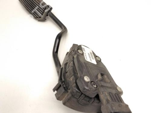 Used Pedal NISSAN ALMERA TINO (V10) 1.8 (114 hp) 17913075