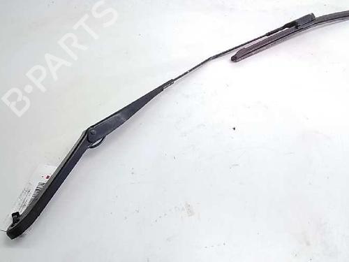 Used Front windshield wiper arm FORD FIESTA VI (CB1, CCN) [2008-2017]  10729773