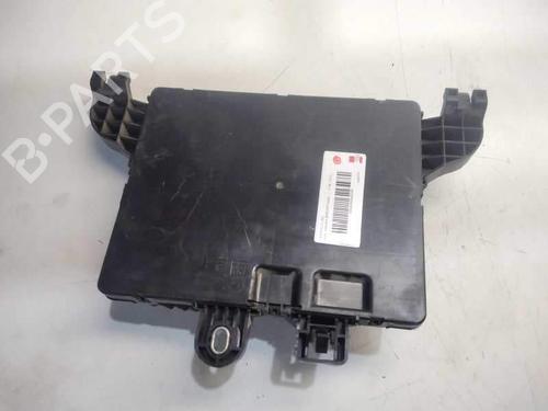 Used Fuse box Fuse box 11638776 11638776