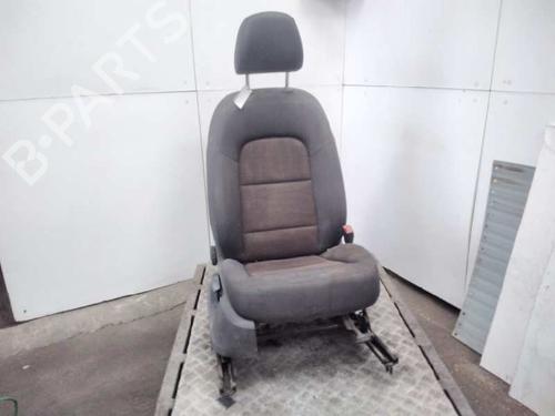 Right front seat AUDI Q5 (8RB) 2.0 TDI quattro (170 hp) 8R0881106C