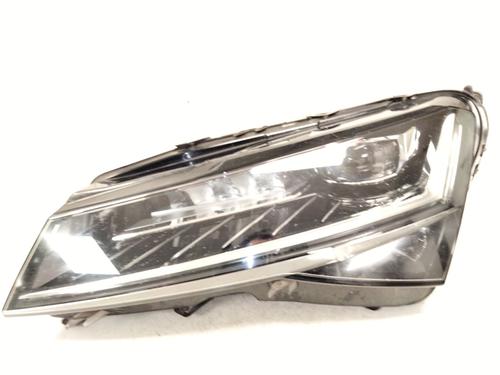 Left headlight SKODA SUPERB III Estate (3V5) | BP13369539C28