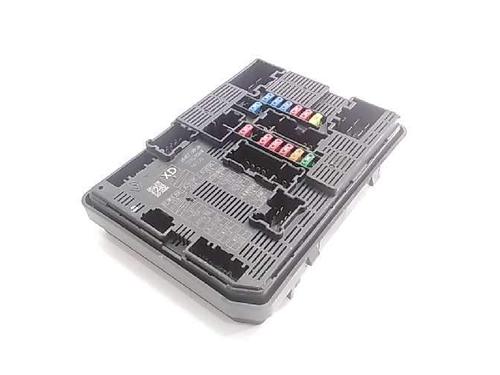 Used Fuse box Fuse box 15888009 15888009