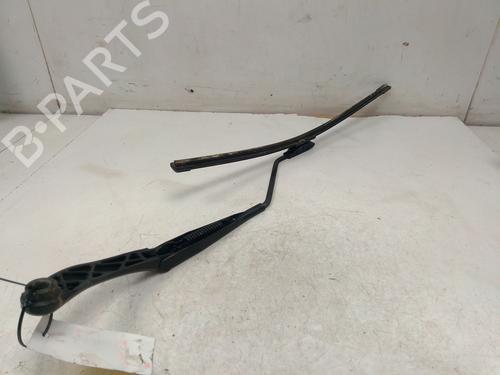 Used Front windshield wiper arm Front windshield wiper arm FIAT QUBO (225_) 1.3 D Multijet (225CXB1A, 225AXB1A, 225CXB11, 225AXB11,... (75 hp) 34606928 34606928