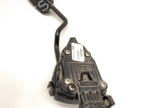 Used Pedal NISSAN ALMERA TINO (V10) 2.0 (136 hp) 25225432
