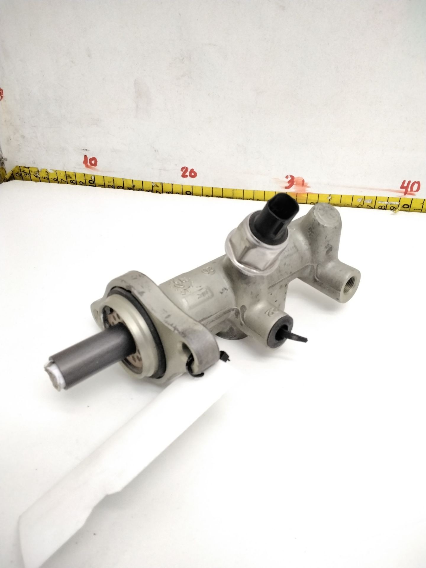 Brake master cylinder FORD FOCUS I (DAW, DBW) 1.8 TDCi 16214680 | B-Parts