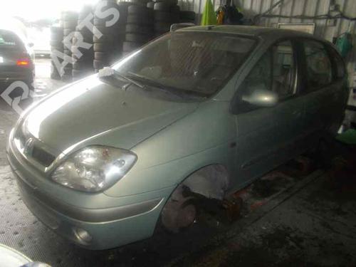 Right headlight RENAULT SCÉNIC I MPV (JA0/1_, FA0_) 1.9 dCi (JA05, JA1F) | BP102673C29 