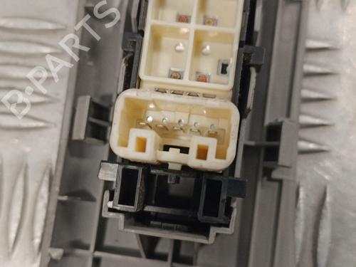 Right front window switch TOYOTA YARIS (_P9_) 1.4 D-4D (NLP90_, NLP90R) | BP16047383I26 
