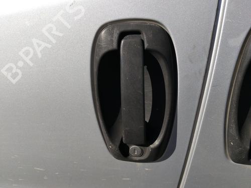 Venstre fortil udvendigt håndtag Venstre fortil udvendigt håndtag OPEL COMBO Box Body/MPV (X12) 1.3 CDTI (B05) (95 hp) 39931855 39931855